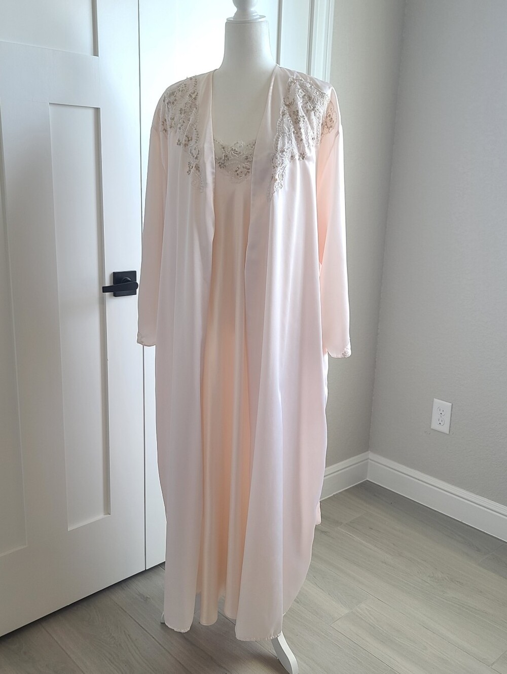 Vintage French Maid Lingerie Co Blush Pink Lace Trim Nightgown & Robe sz L/XL